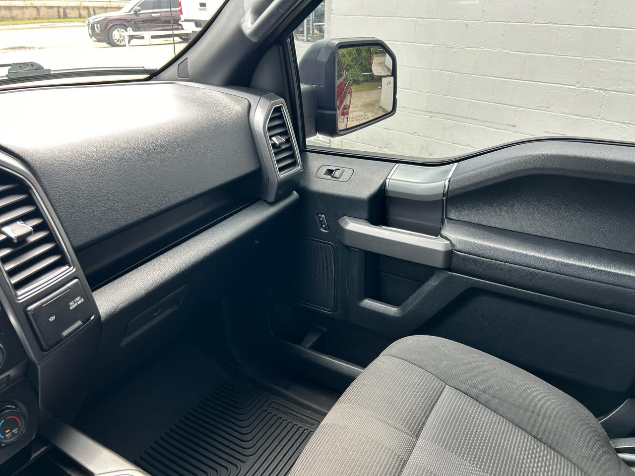 Ford F-150 4WD SuperCrew 139" XLT 2017