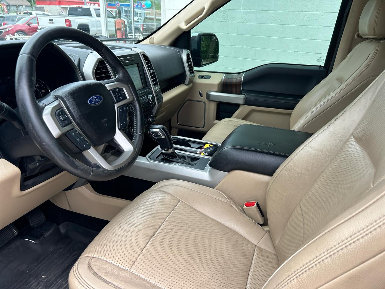 Ford F-150 4WD SuperCrew 139" Lariat 2017