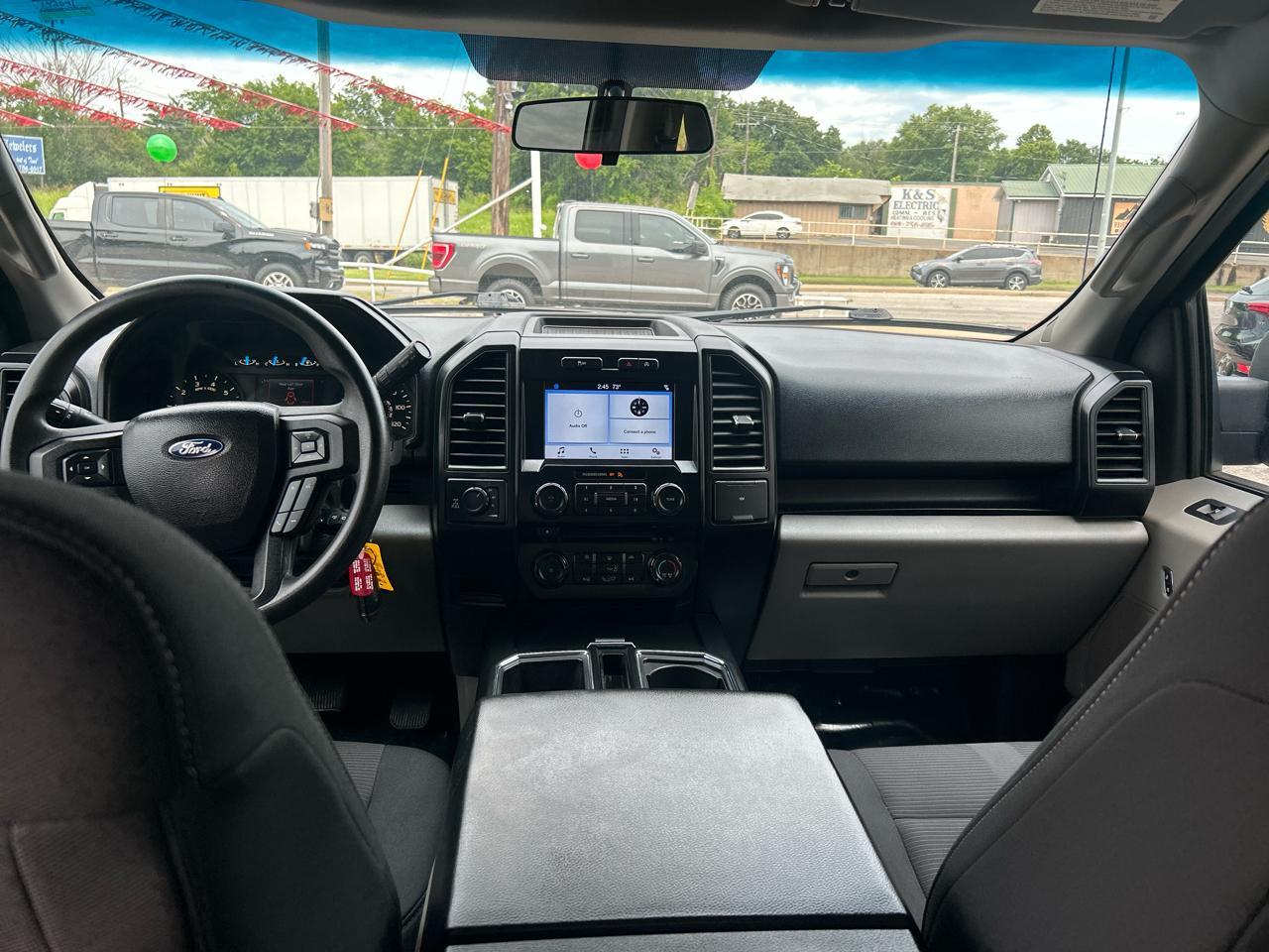 Ford F-150 4WD SuperCrew 145" XL 2017
