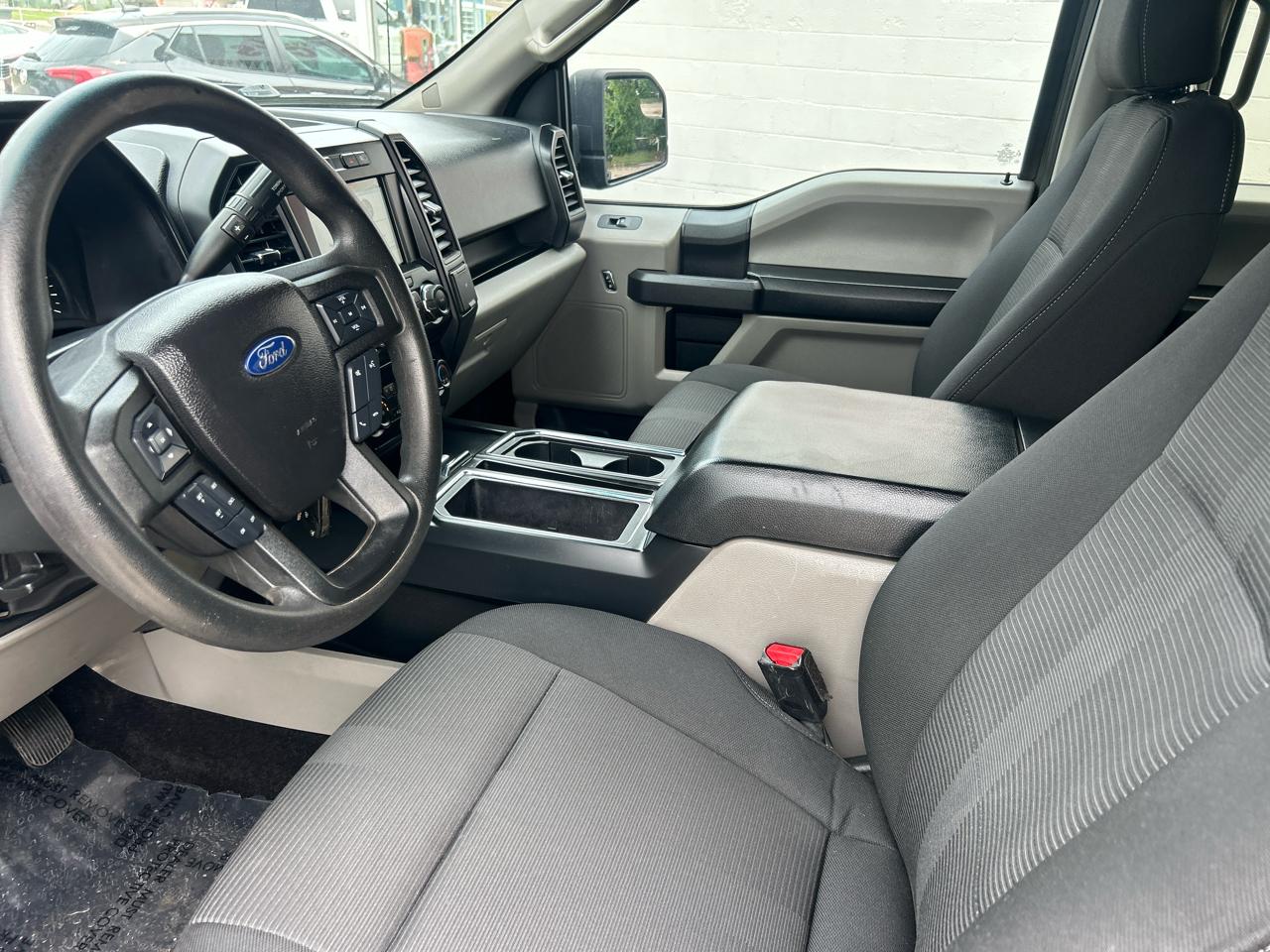 Ford F-150 4WD SuperCrew 145" XL 2017