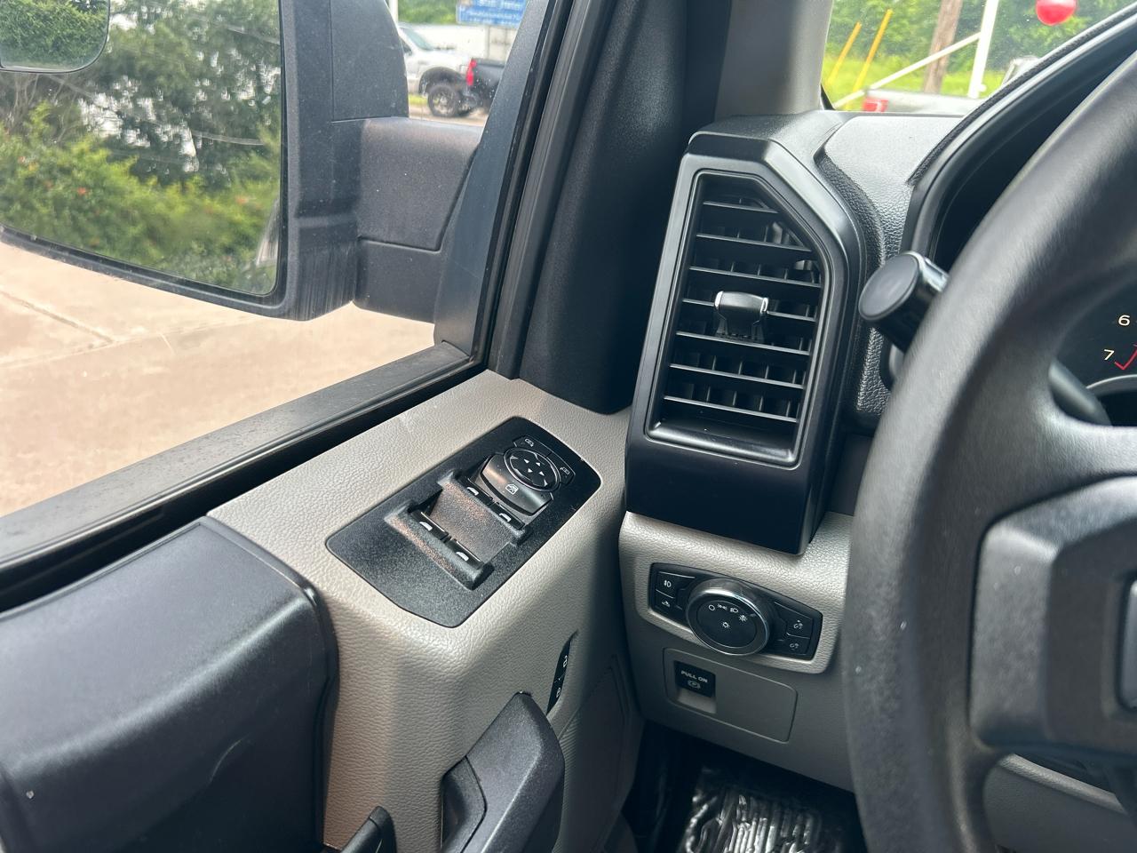Ford F-150 4WD SuperCrew 145" XL 2017