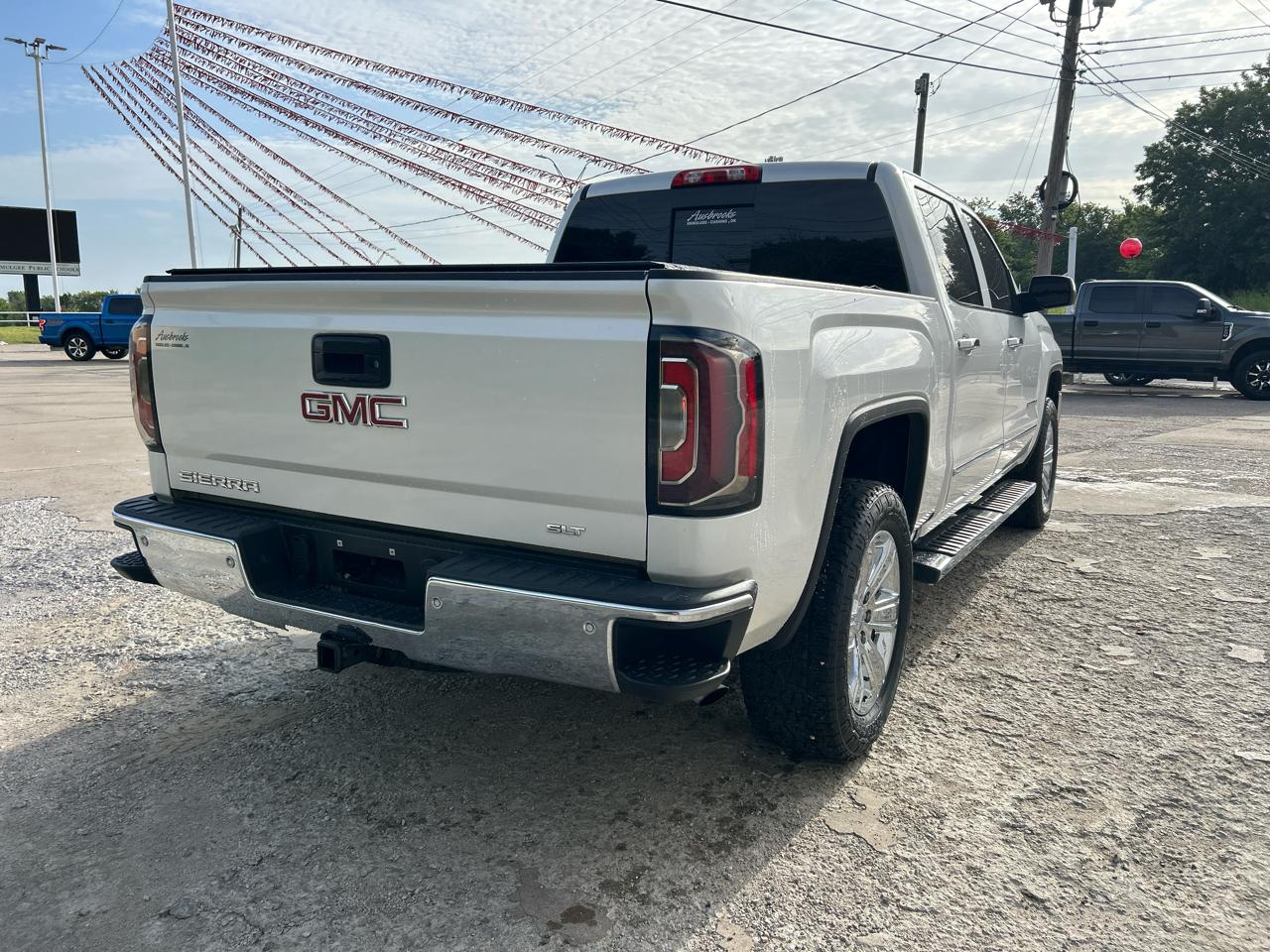 GMC Sierra 1500 2WD Crew Cab 143.5" SLT 2017
