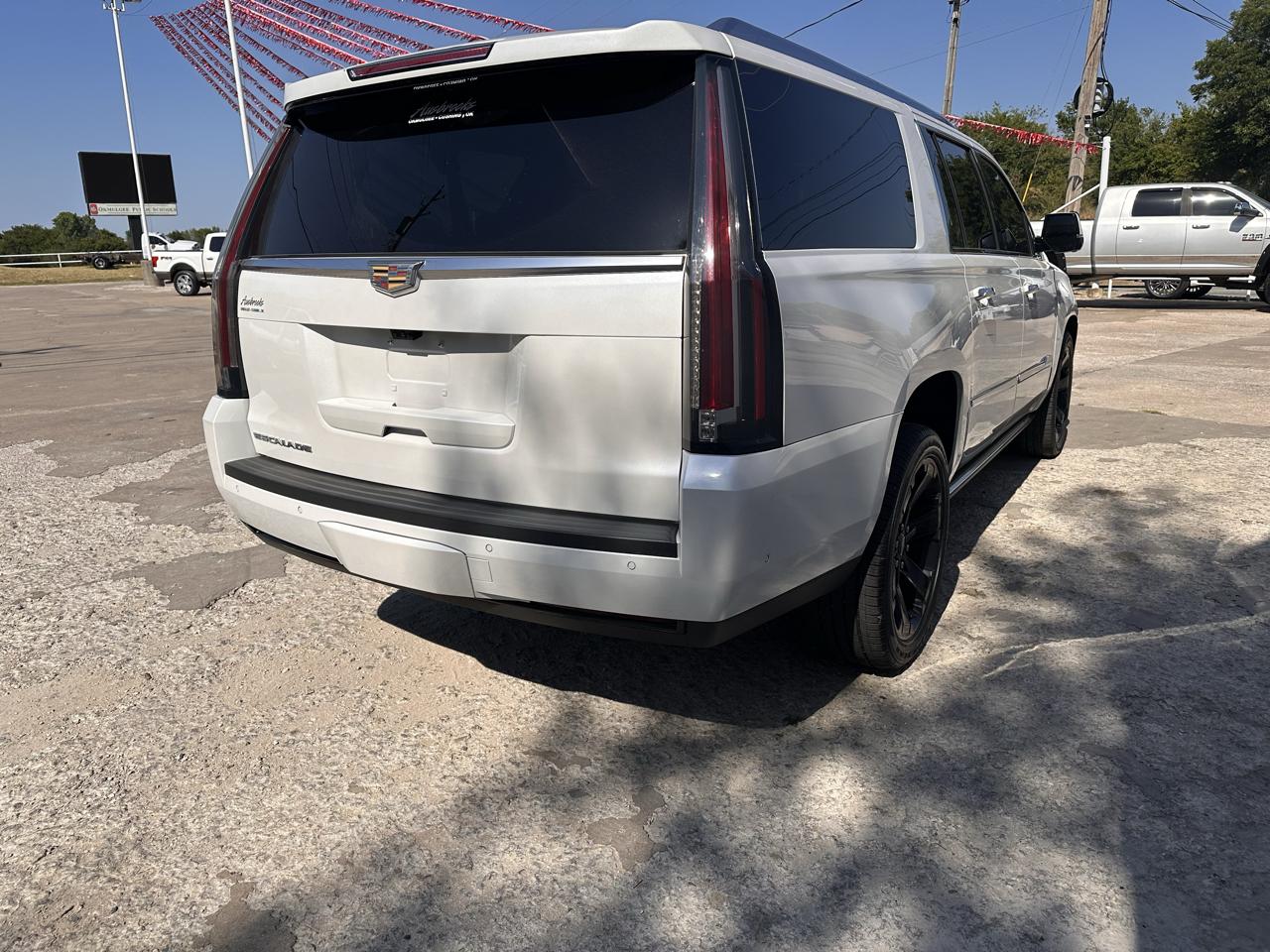 Cadillac Escalade ESV 4WD 4dr Platinum 2017