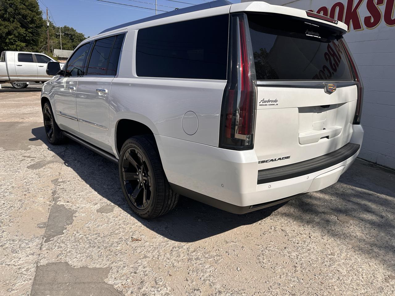 Cadillac Escalade ESV 4WD 4dr Platinum 2017