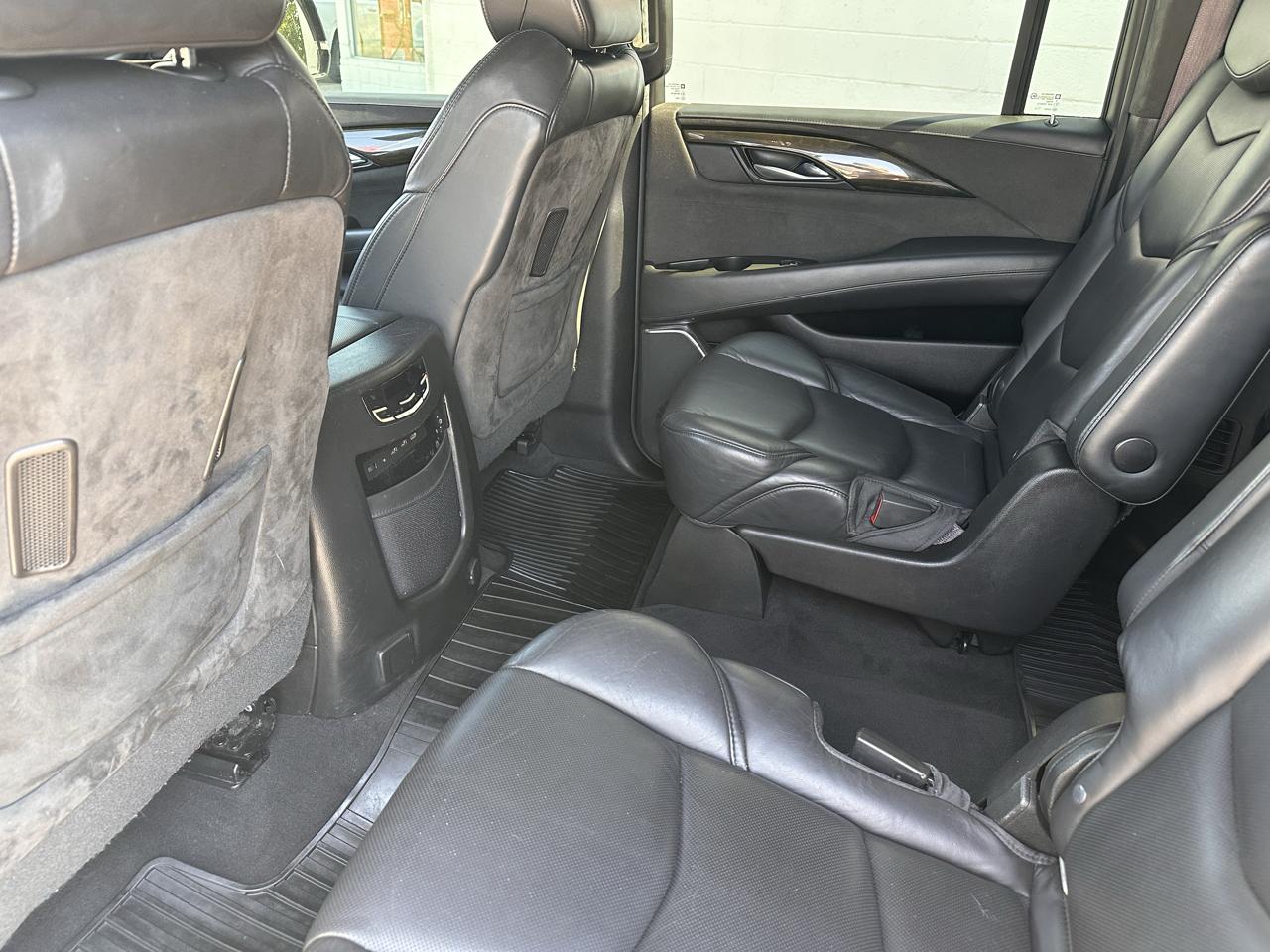 Cadillac Escalade ESV 4WD 4dr Platinum 2017