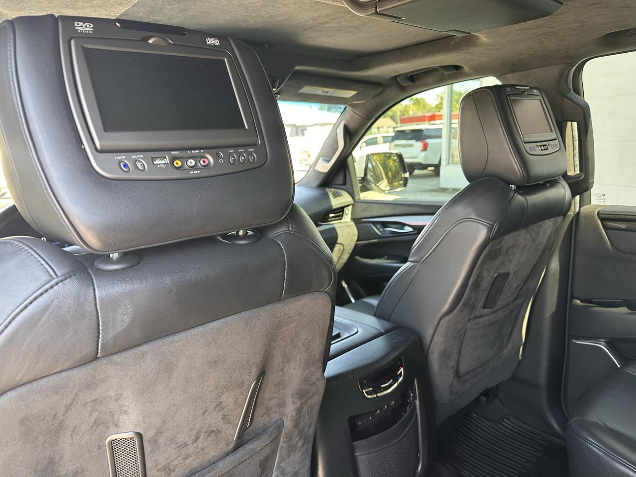 Cadillac Escalade ESV 4WD 4dr Platinum 2017