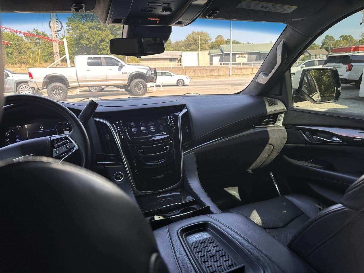Cadillac Escalade ESV 4WD 4dr Platinum 2017