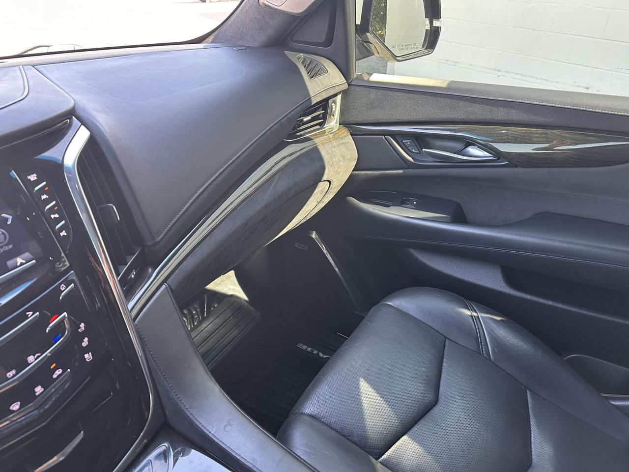 Cadillac Escalade ESV 4WD 4dr Platinum 2017
