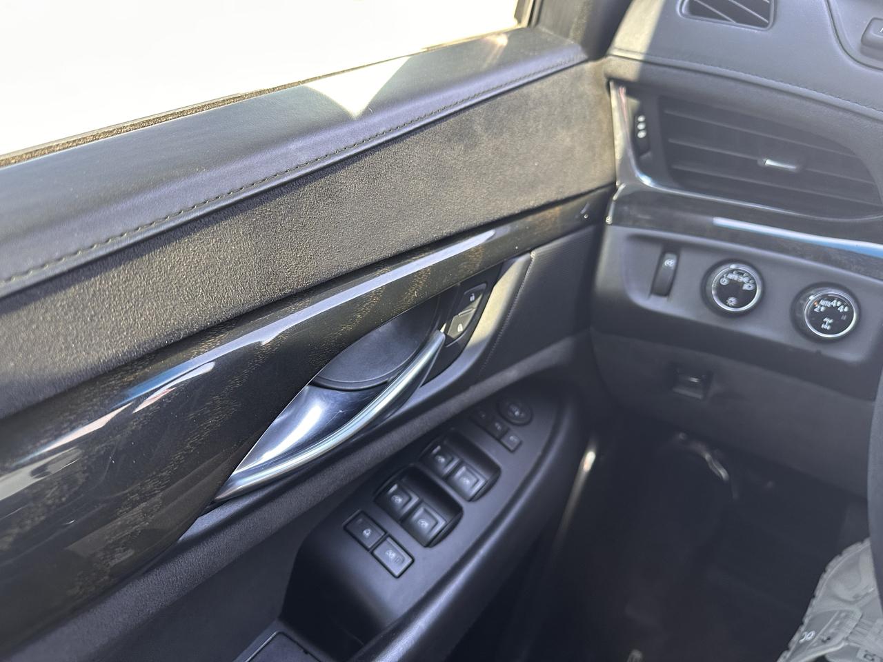 Cadillac Escalade ESV 4WD 4dr Platinum 2017