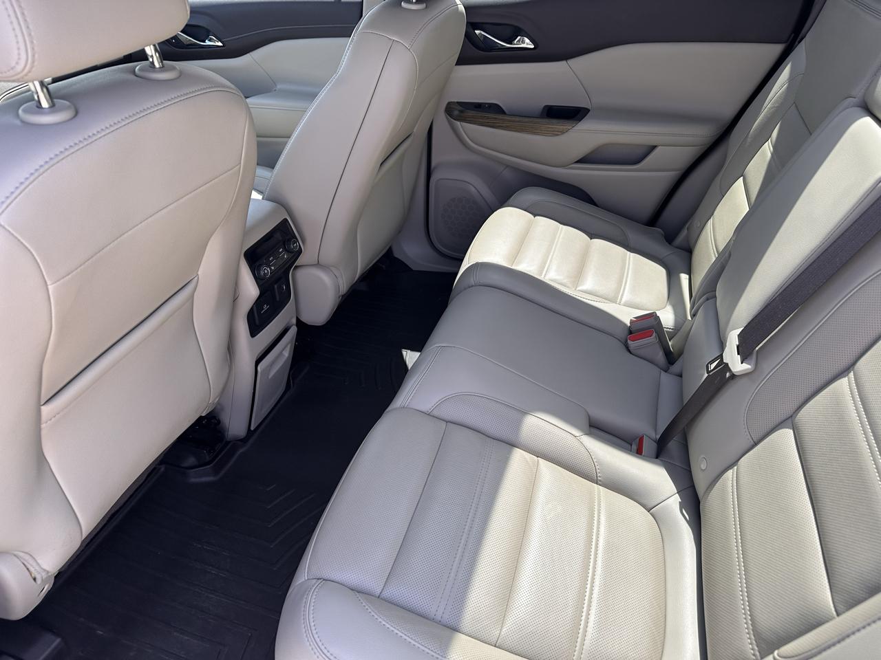 GMC Acadia FWD 4dr Denali 2019