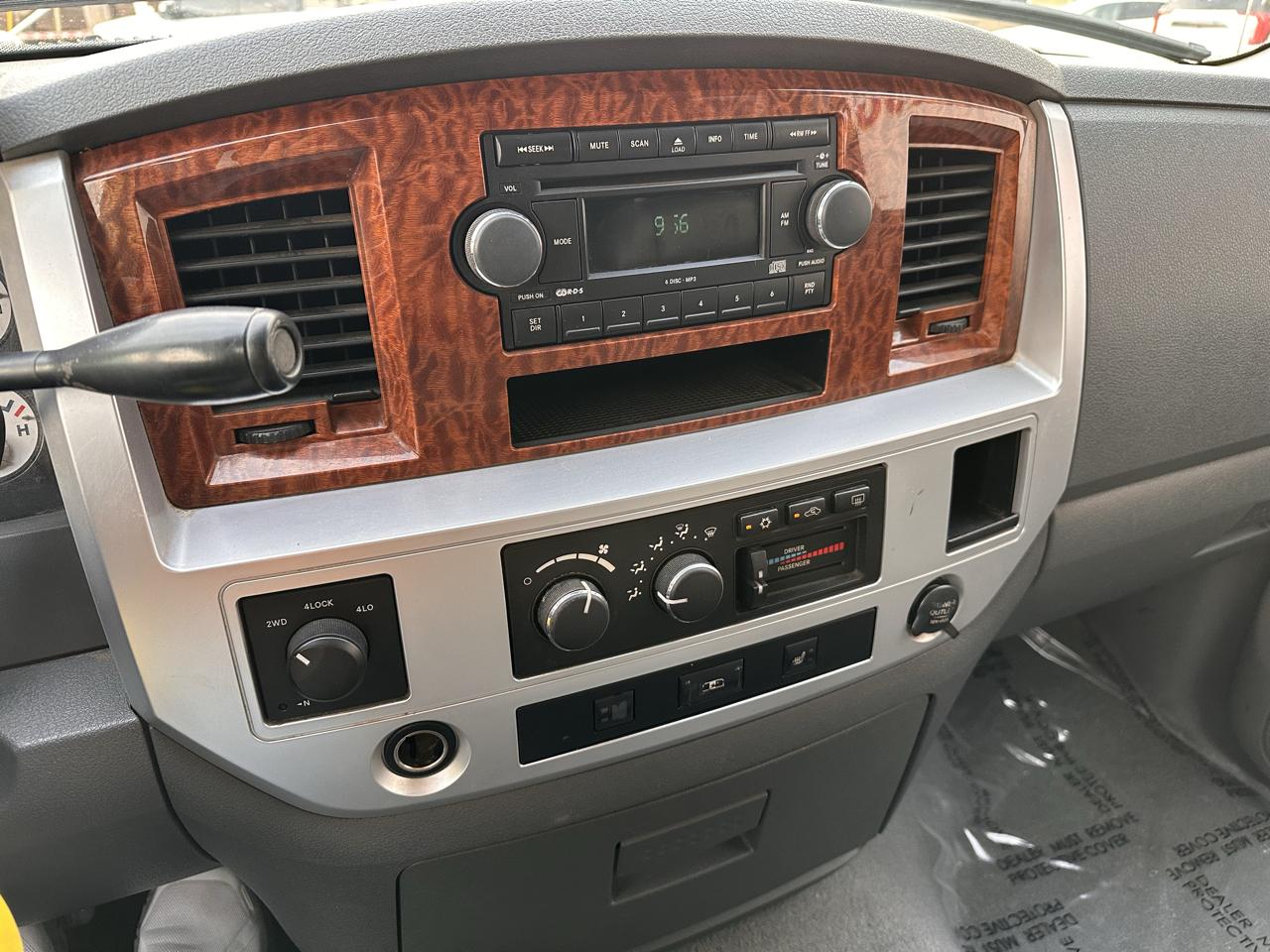 Dodge Ram 2500 4dr Quad Cab 140.5 4WD Laramie 2006
