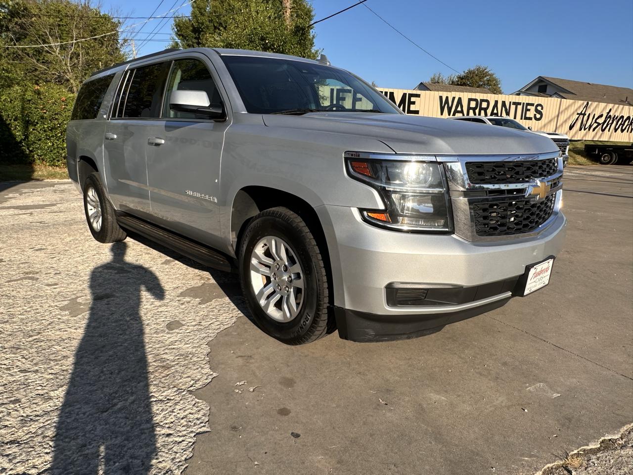 Chevrolet Suburban 4WD 4dr 1500 LT 2017