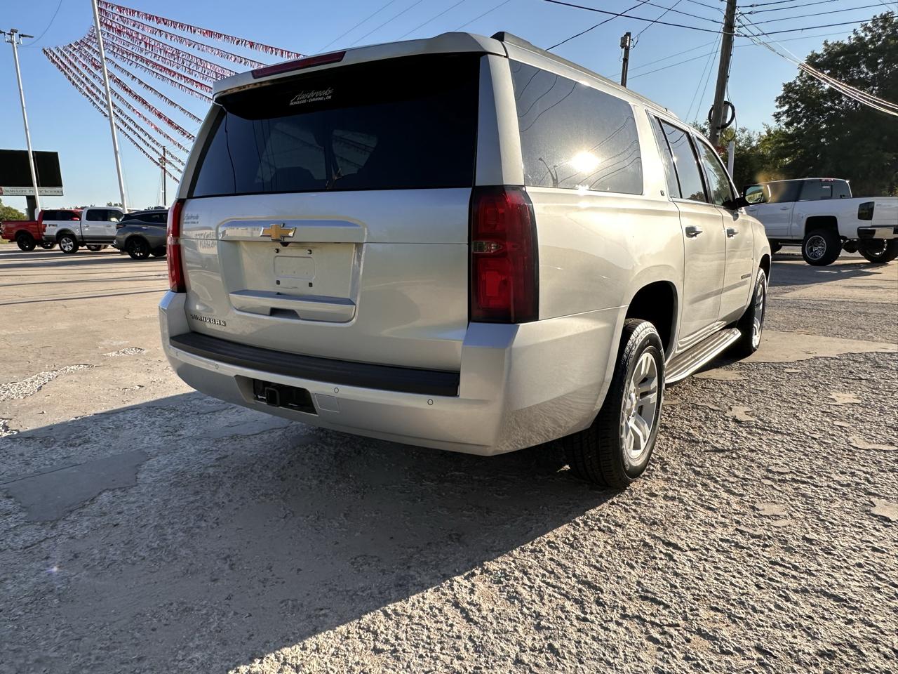 Chevrolet Suburban 4WD 4dr 1500 LT 2017