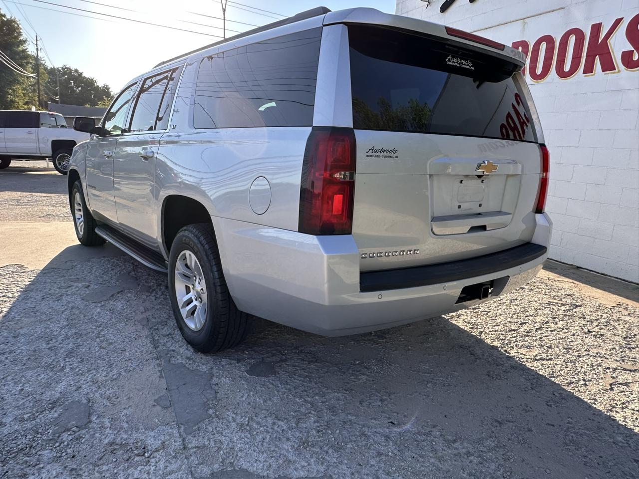 Chevrolet Suburban 4WD 4dr 1500 LT 2017
