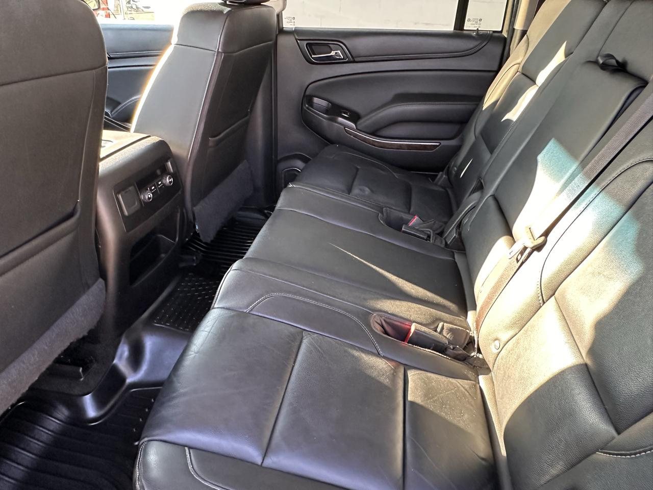 Chevrolet Suburban 4WD 4dr 1500 LT 2017