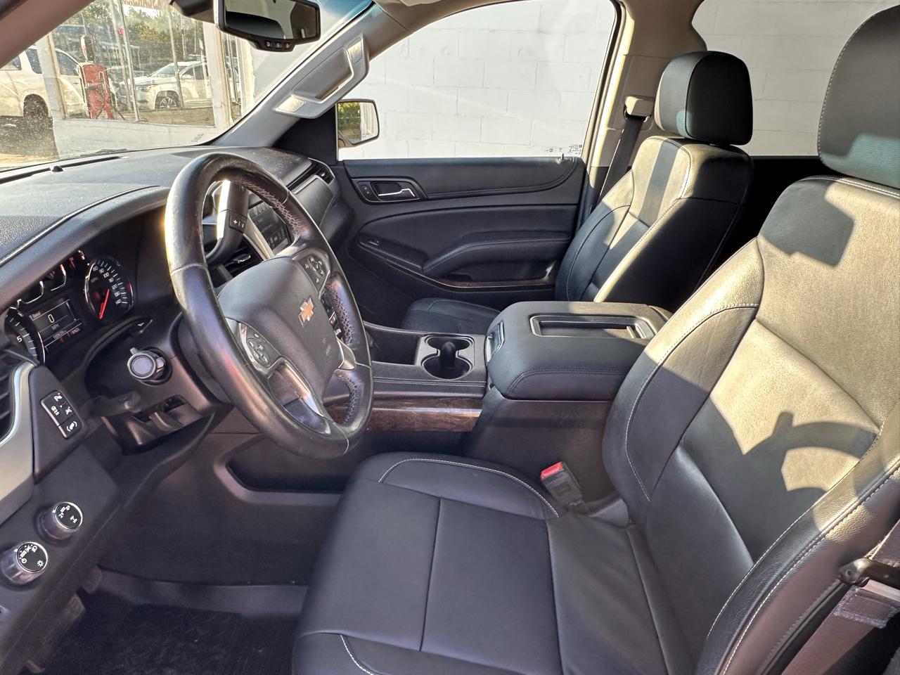Chevrolet Suburban 4WD 4dr 1500 LT 2017