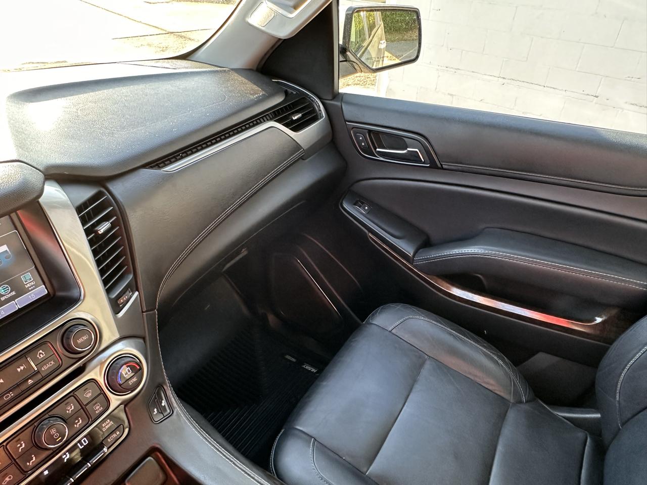 Chevrolet Suburban 4WD 4dr 1500 LT 2017