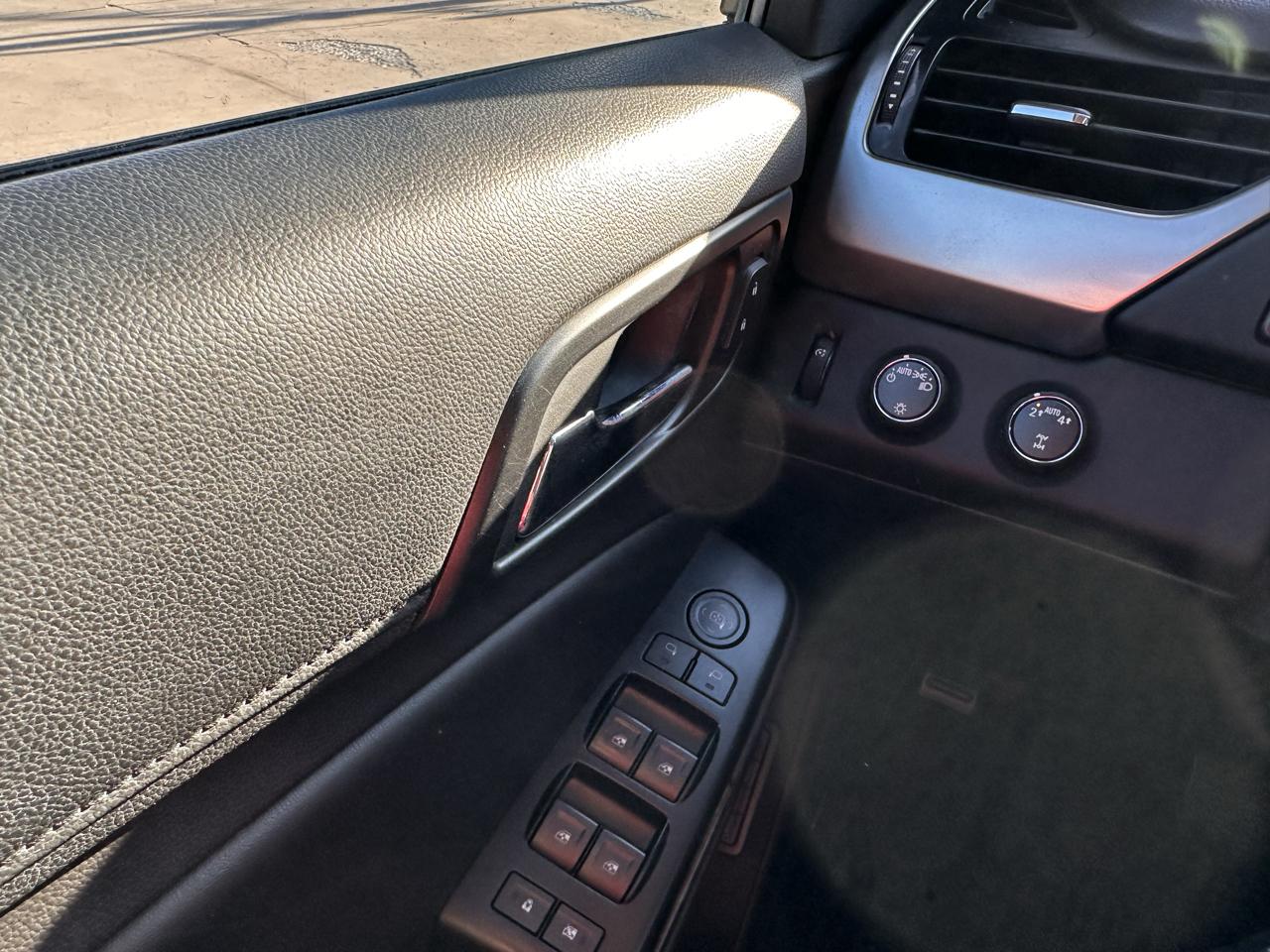 Chevrolet Suburban 4WD 4dr 1500 LT 2017