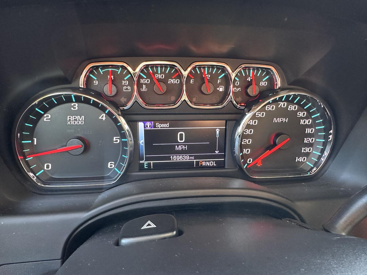 Chevrolet Suburban 4WD 4dr 1500 LT 2017
