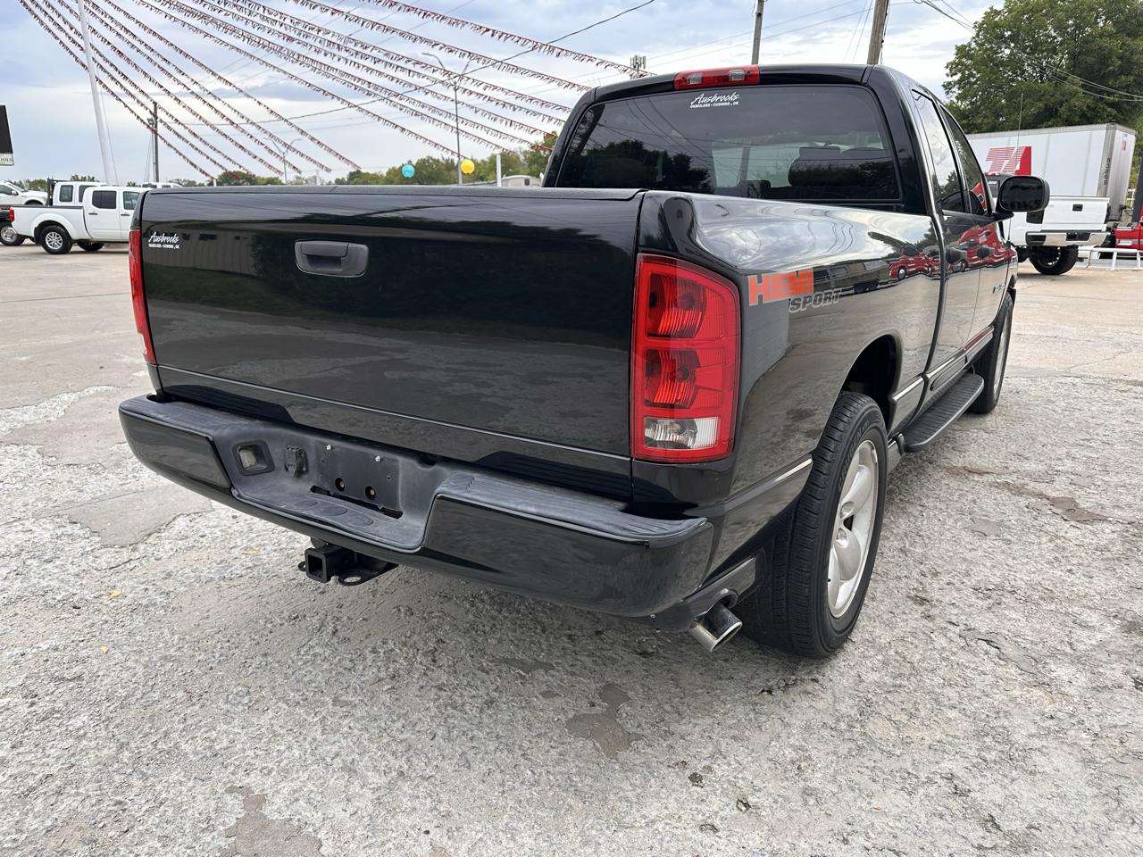 Dodge Ram 1500 4dr Quad Cab 140.5" WB SLT 2004