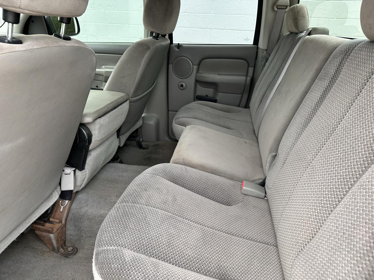 Dodge Ram 1500 4dr Quad Cab 140.5" WB SLT 2004