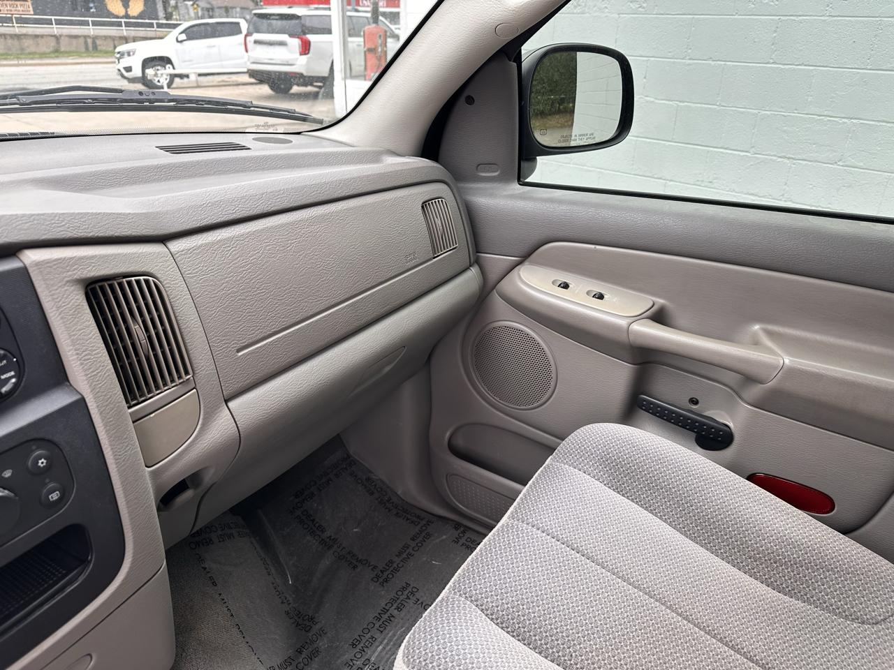 Dodge Ram 1500 4dr Quad Cab 140.5" WB SLT 2004