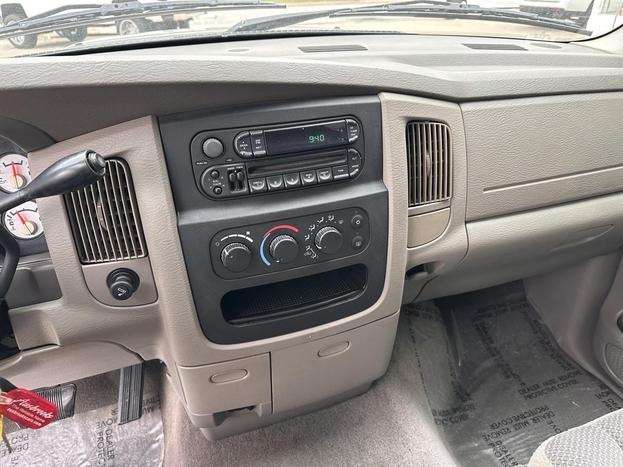 Dodge Ram 1500 4dr Quad Cab 140.5" WB SLT 2004