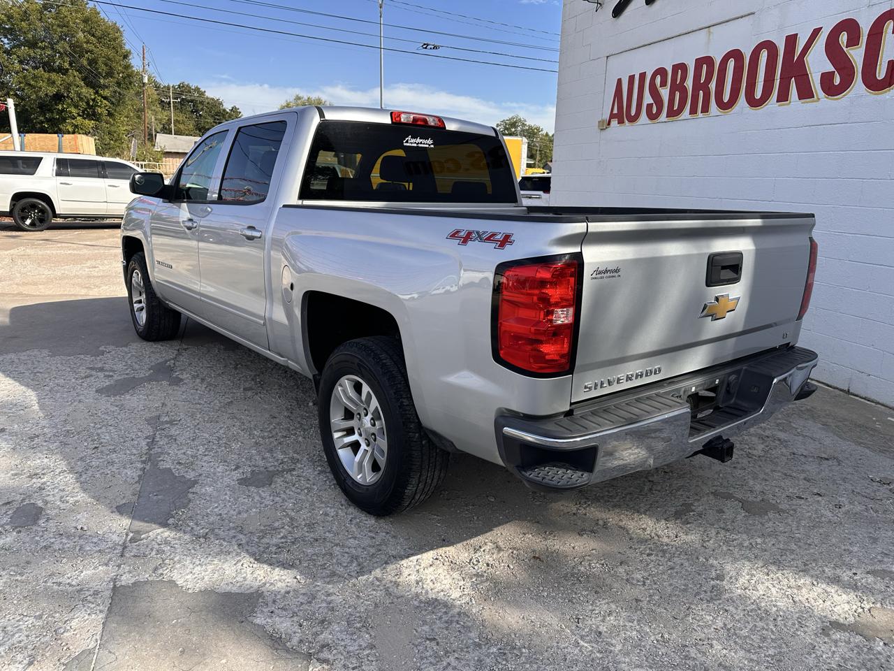 Chevrolet Silverado 1500 4WD Crew Cab 143.5" LT w/1LT 2015