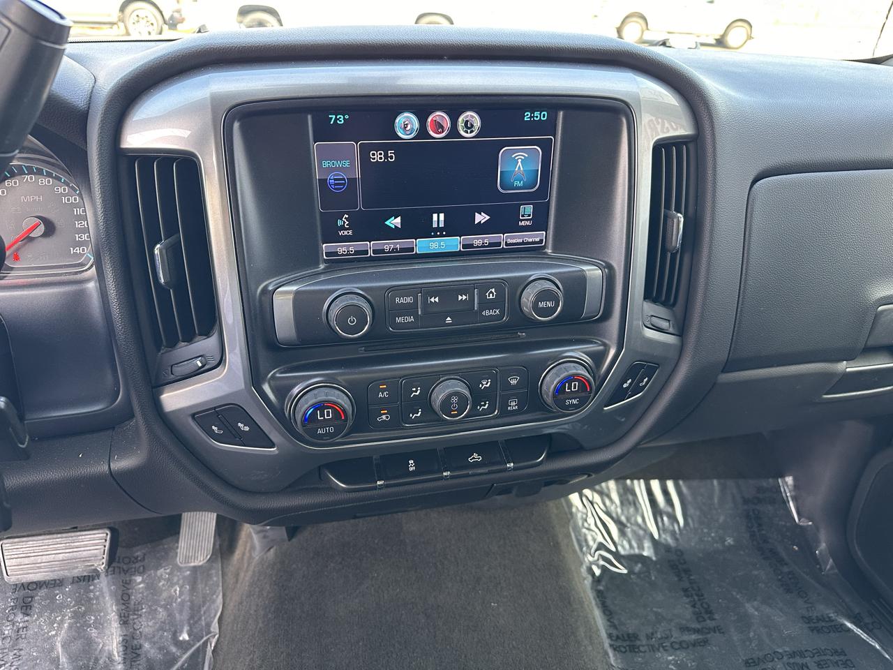 Chevrolet Silverado 1500 4WD Crew Cab 143.5" LT w/1LT 2015