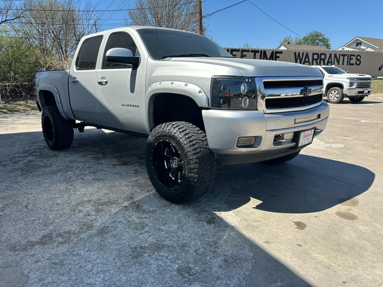 Chevrolet Silverado 1500 LTZ Crew Cab 4WD 2011