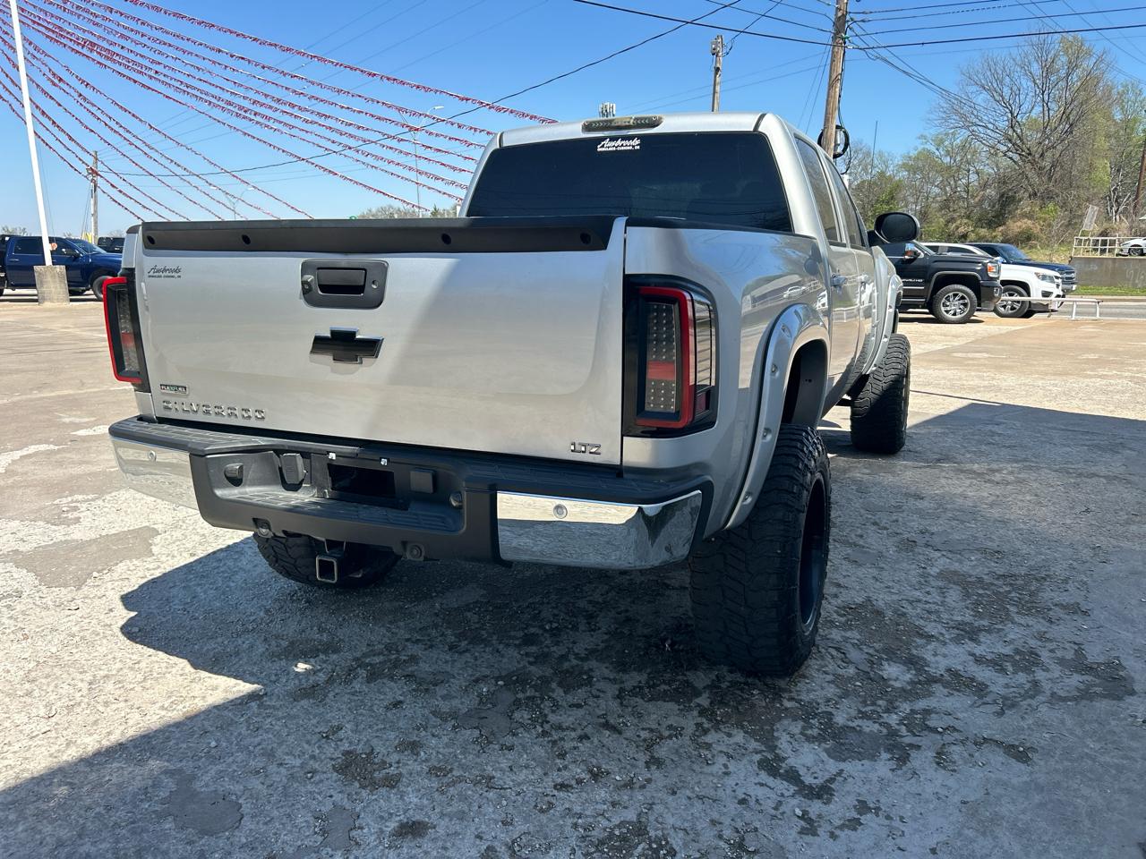 Chevrolet Silverado 1500 LTZ Crew Cab 4WD 2011