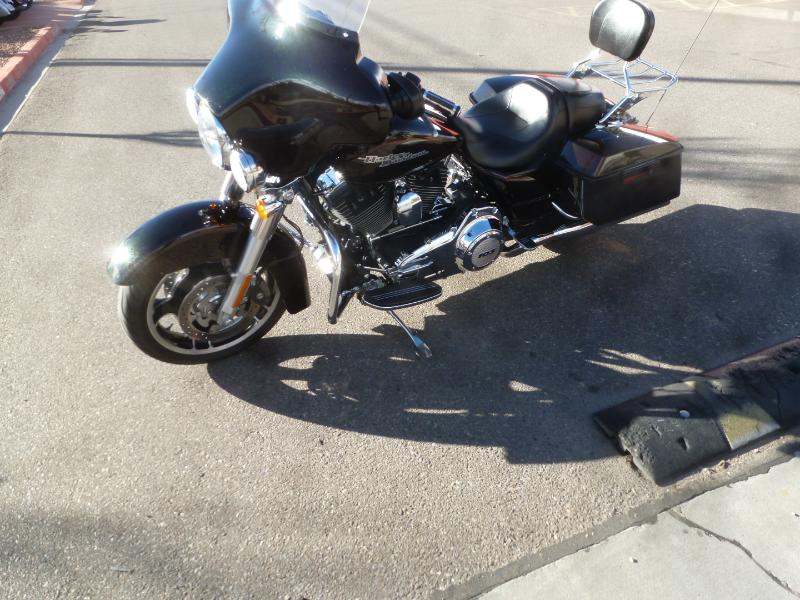 Harley-Davidson FLHXI  2011