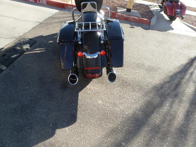 Harley-Davidson FLHXI  2011