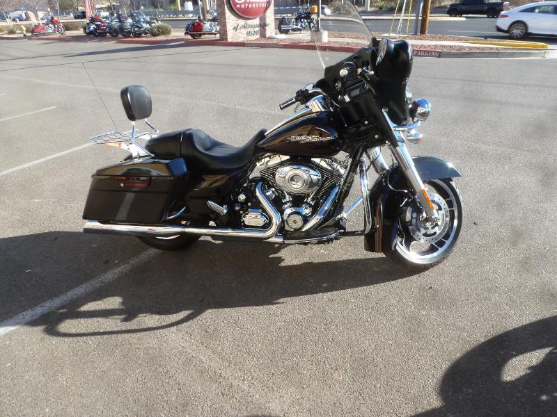 Harley-Davidson FLHXI  2011