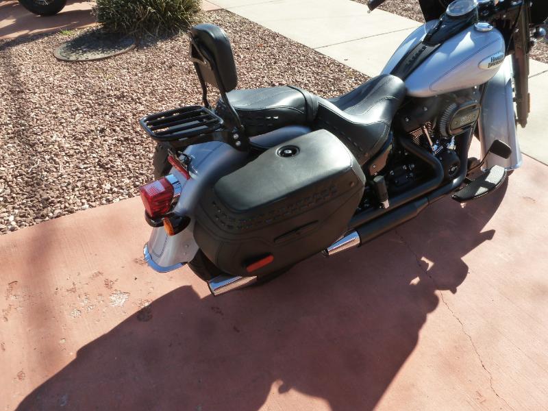 Harley-Davidson FLHCS  2024