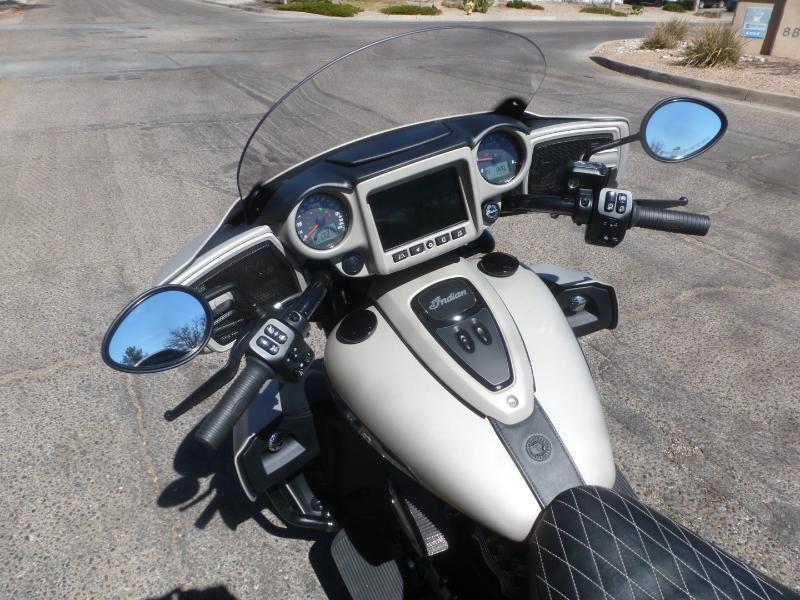 Indian Roadmaster Dark Horse  2022