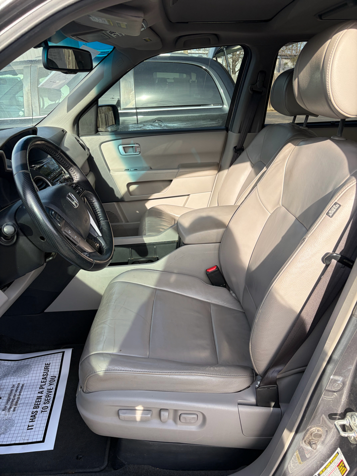 Honda Pilot Touring 4WD 5-Spd AT with DVD 2012