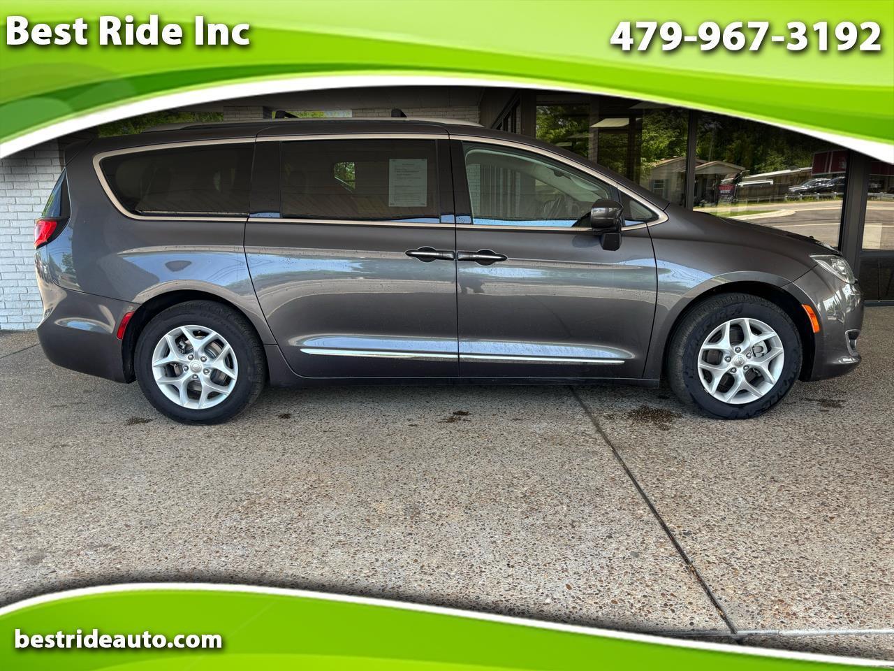 2017 Chrysler Pacifica Touring-L Plus