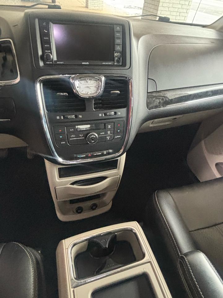 Chrysler Town & Country Touring-L 2016