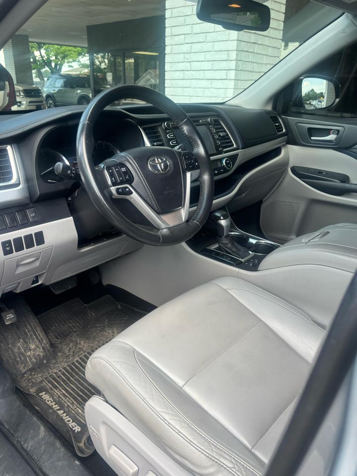 Toyota Highlander XLE AWD V6 2014