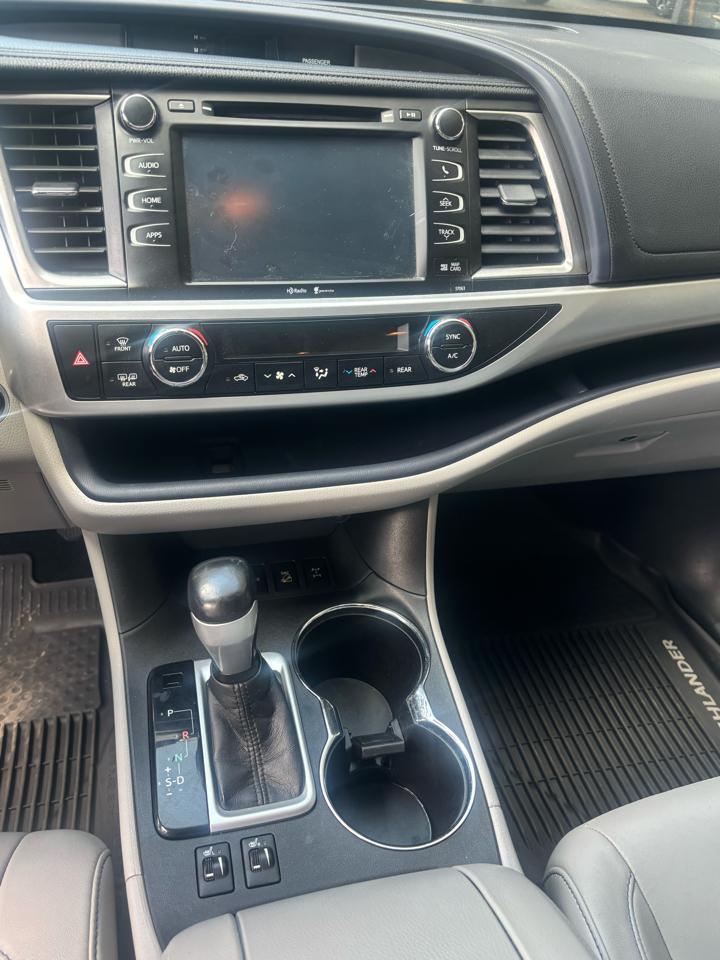 Toyota Highlander XLE AWD V6 2014