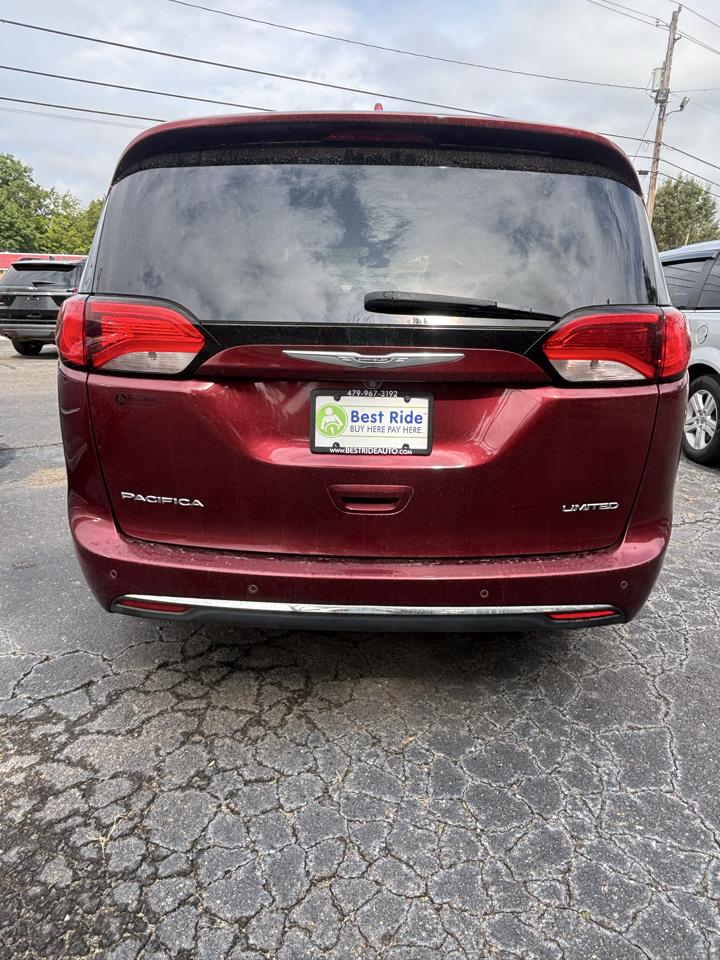 Chrysler Pacifica Limited 2017