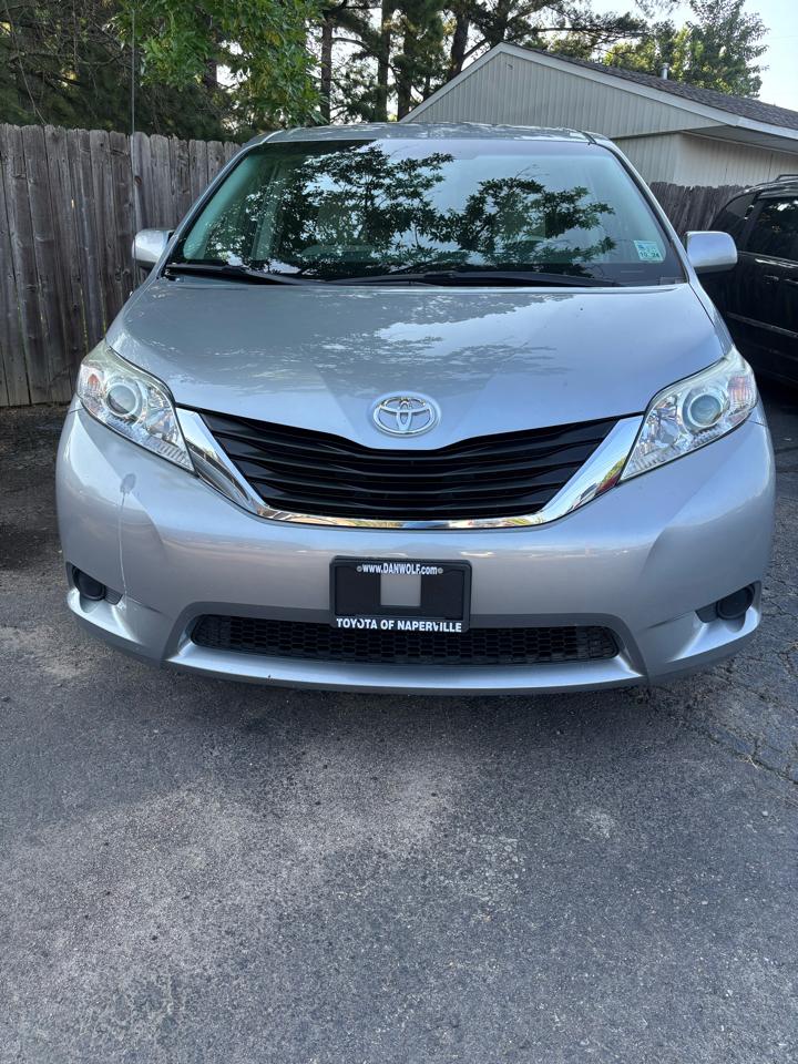 Toyota Sienna LE FWD 8-Passenger V6 2013