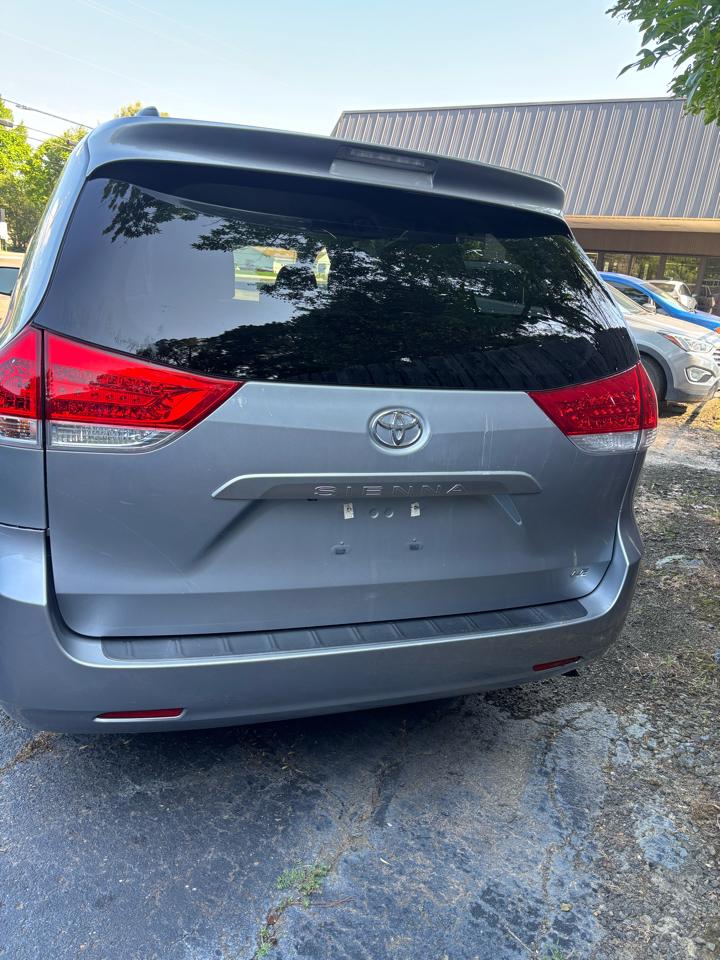 Toyota Sienna LE FWD 8-Passenger V6 2013
