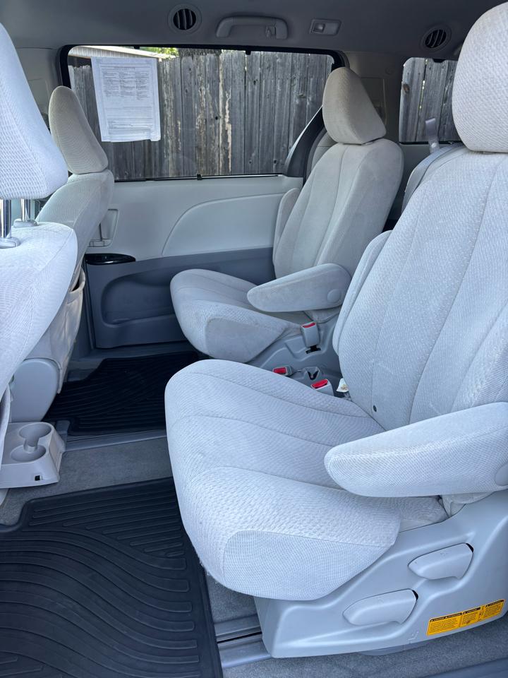 Toyota Sienna LE FWD 8-Passenger V6 2013