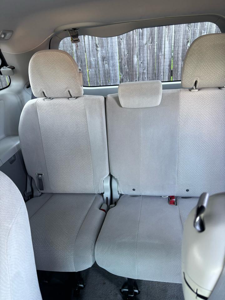 Toyota Sienna LE FWD 8-Passenger V6 2013