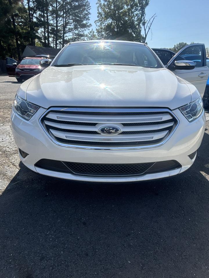 Ford Taurus Limited FWD 2018