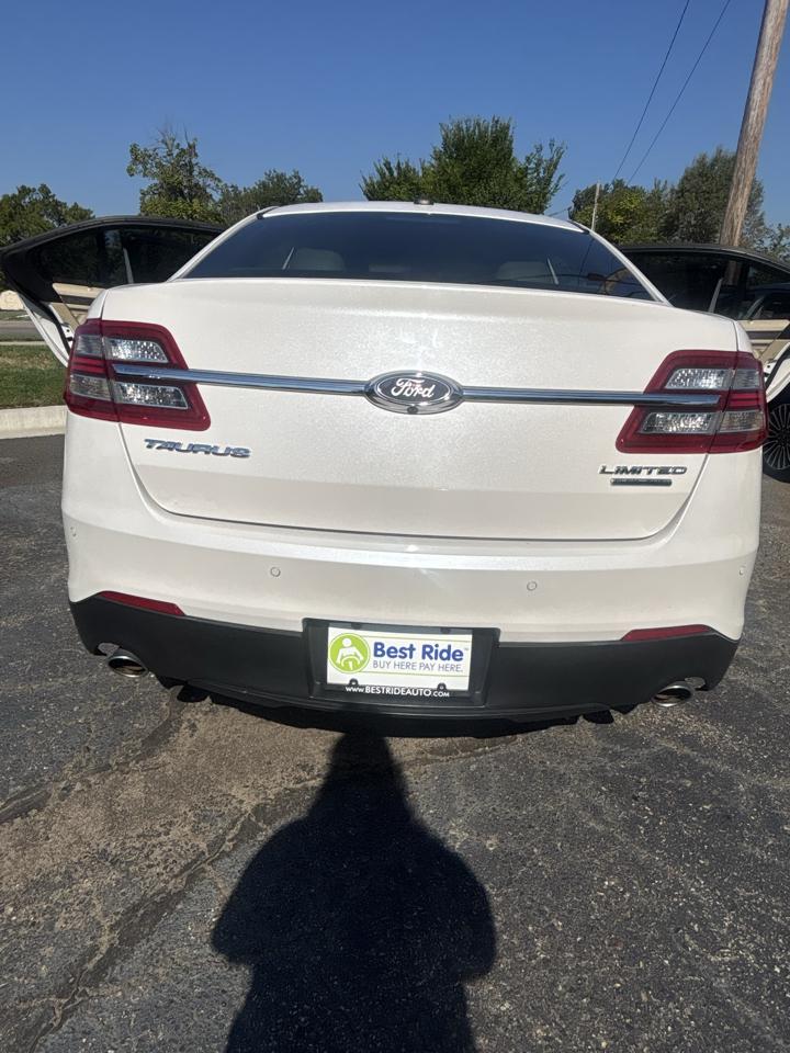 Ford Taurus Limited FWD 2018