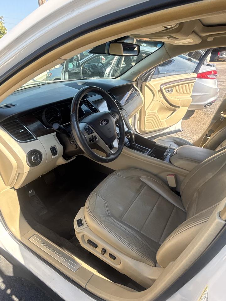 Ford Taurus Limited FWD 2018