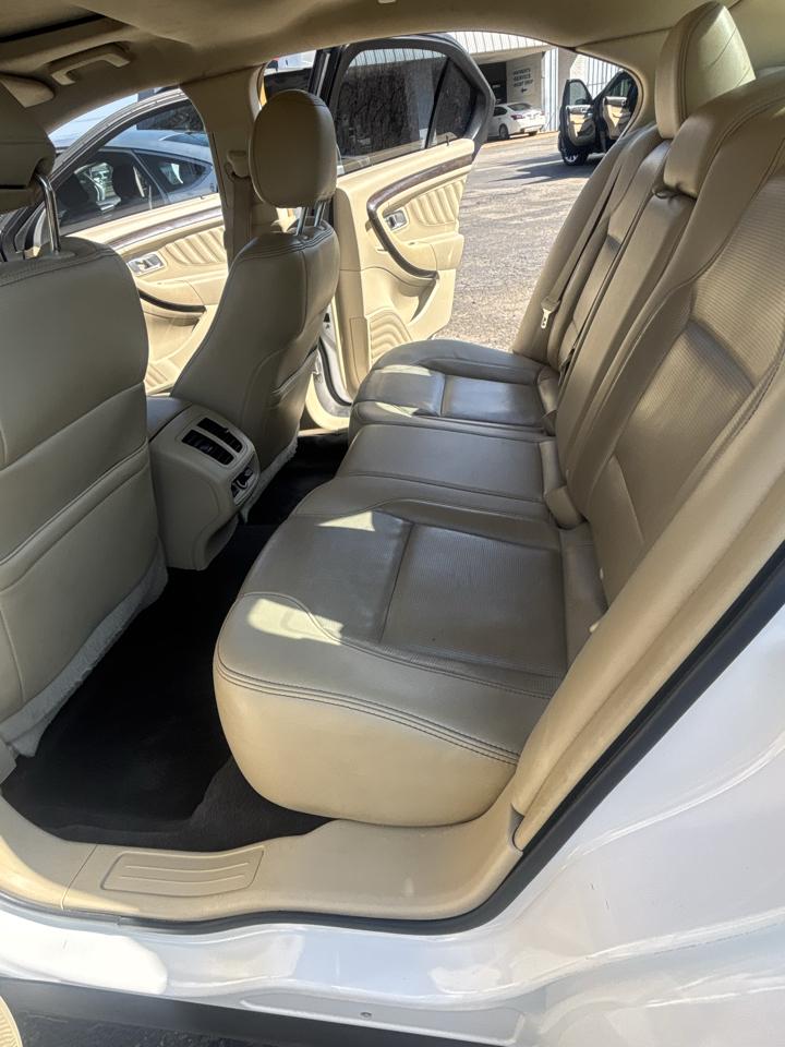 Ford Taurus Limited FWD 2018